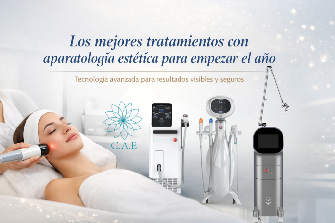 Mujer recibiendo tratamiento estético en un ambiente relajante y moderno.