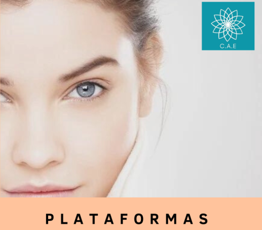 Retrato de una mujer con piel clara y ojos azules, logotipo en la esquina superior derecha.